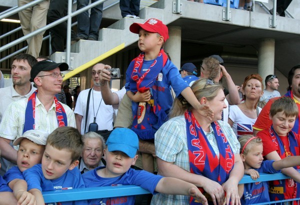 Rodzinne kibicowanie staje się tradycją na stadionie Piasta Gliwice