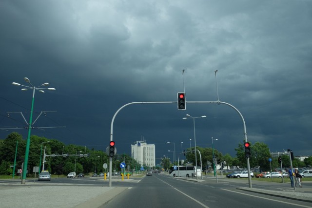 IMGW: Uwaga! Znów nadchodzą burze