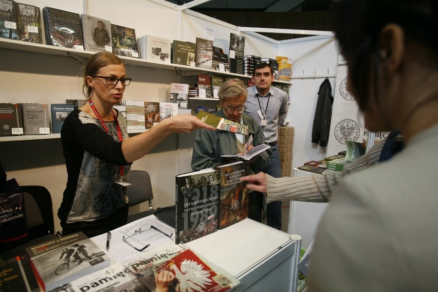 Katowice: Rozpoczęły się Targi Książki 2012 w Spodku [ZDJĘCIA]