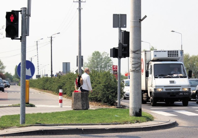 Zdaniem policji, krzewy rosnące wzdłuż ulicy Widok mocno ograniczają widoczność