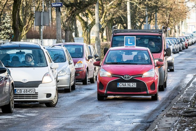 Prawie 81-procentowa zdawalność na prawo jazdy to „kosmos”, przy średniej w regionie 35,83 proc. Takim  wynikiem może pochwalić się Marian Orzechowski, instruktor  z Brodnicy. 

Mowa o skuteczności w pierwszym podejściu do egzaminu kursantów wyszkolonych przez pana Mariana, instruktora i szefa Ośrodka Szkolenia Kierowców „Sukces” w Brodnicy. 


Rozwiąż nasz quiz Test na nowe prawo jazdy 2018. Odpowiesz na te 12 pytań? [QUIZ]

Zobacz także: Najstarsze samochody w regionie