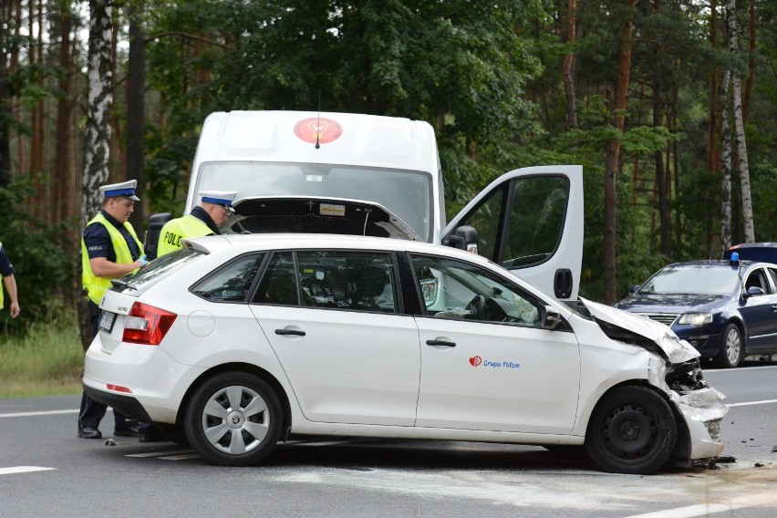 Wypadek na DK 91 w Starych Marzach. Jedna osoba trafiła do szpitala [zdjęcia, wideo]