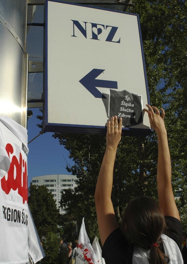Protest pielęgniarek w Warszawie w sprawie śląskiej służby zdrowia w 2005 r.