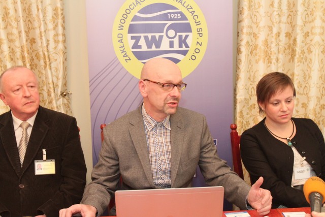 ZWiK organizuje obchody Światowego Dnia Wody w Łodzi. W środku prezes tej miejskiej spółki Romuald Bosakowski