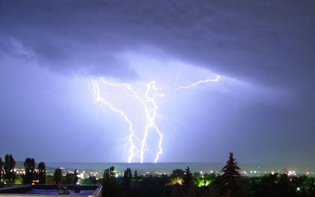 Wyładowania atmosferyczne stanowią poważne zagrożenie dla zdrowia i życia ludzi