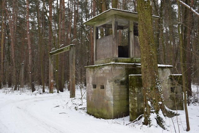 Pozostałości po filii obozu Auschwitz w Kędzierzynie-Koźlu oraz ujęcia ukazujące jak wyglądał