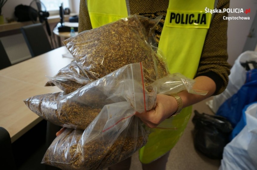 Częstochowscy policjanci przejęli 270 tysięcy nielegalnych papierosów ZDJĘCIA