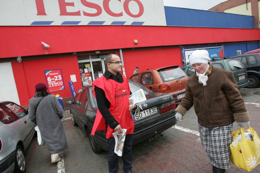 Protest pod sklepem sieci Tesco w Sosnowcu [ZDJĘCIA]