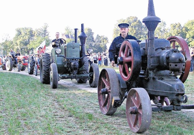 Parada traktorów to już tradycyjny punkt jesiennej  imprezy w Muzeum Rolnictwa