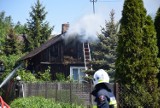 Pożar drewnianego domku jednorodzinnego w Mokrej Prawej [ZDJĘCIA], [FILM]