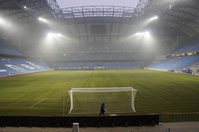 Nowa trawa na Stadionie Miejskim w Poznaniu.