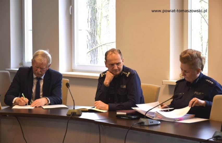 Kolejne posiedzenie sztabu zarządzania kryzysowego w Starostwie Powiatowym w Tomaszowie [FOTO]