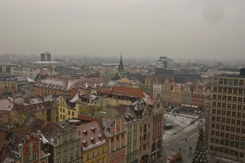 Przed hejnałem zagrał Gloria in excelsis Deo. Zobacz, co widzi z wieży ratuszowej (ZDJĘCIA, FILM)