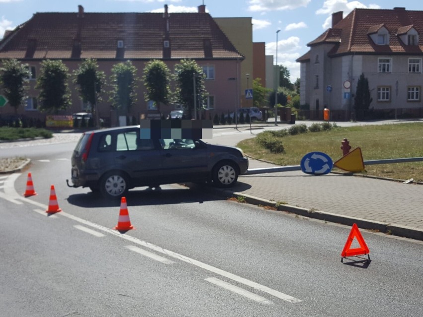 Autem w latarnię na ulicy Polnej w Szczecinku. Wiemy, co się stało [zdjęcia]