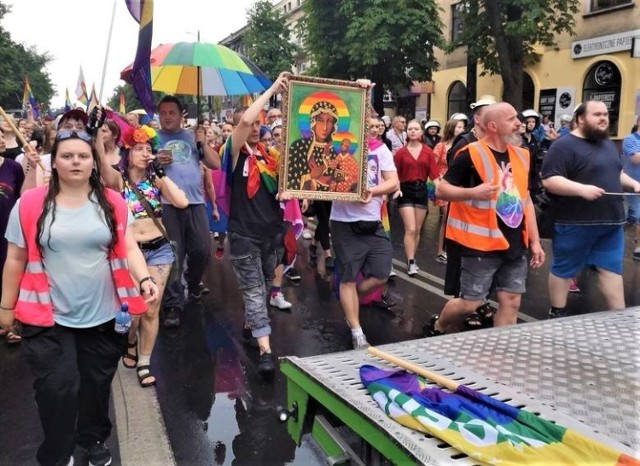 Tęczowa Matka Boska podczas Marszu Równości w Częstochowie