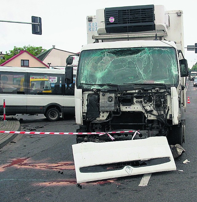 30-letni kierowca tira wjechał z impetem w tył busa. Rannych zostało aż pięć osób