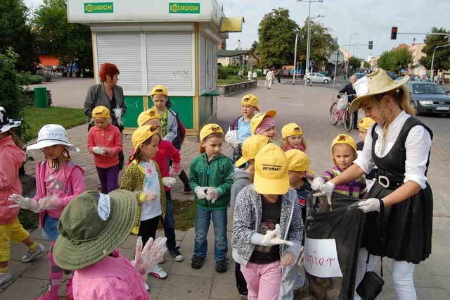 Maluchy sprzątały świat