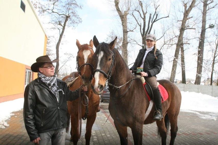 Arcybiskup Wiktor Skworc na procesji konnej w Pietrowicach Wielkich [ZDJĘCIA]