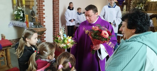 Ks. Waldemar Kostrzewski podczas rekolekcji w parafii pw. św. Józefa w Zaborze