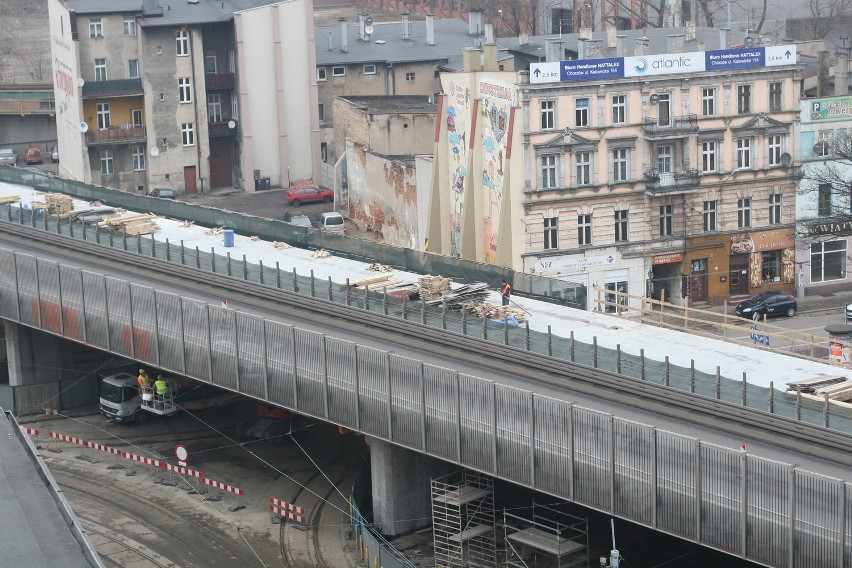 Chorzów: Estakada będzie szara, choć miała być pomarańczowo-brązowa [ZDJĘCIA]