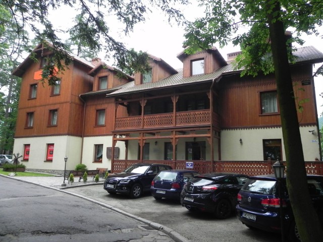 Niegdyś willa, dziś hotel Batory, w którym w 1909 roku Henryk Sienkiewicz tworzył powieść Wiry.