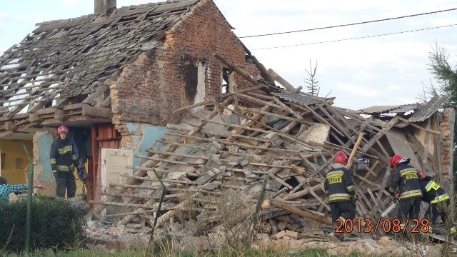W wyniku wybuchu, dom w Popowie Tomkowym uległ prawie całkowitemu zniszczeniu