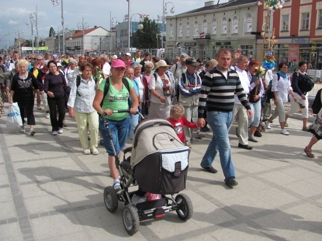 Warszawska Pielgrzymka Piesza 2012 dotarła na Jasną Górę [ZDJĘCIA]