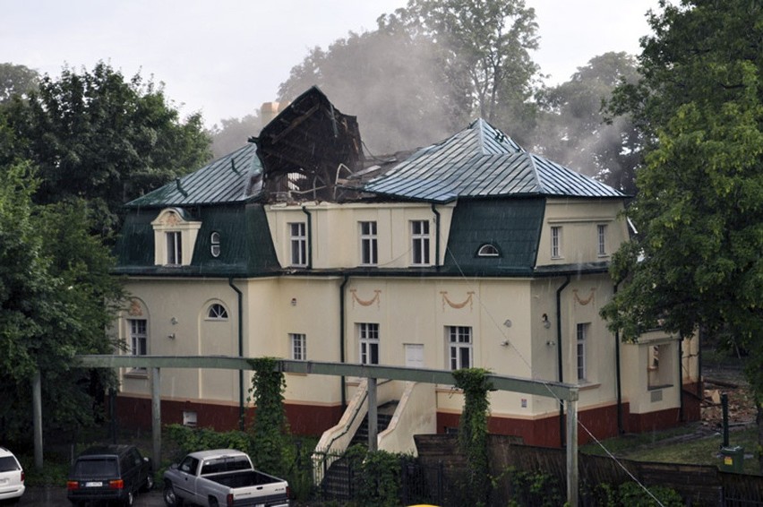 24 czerwca wyburzono nielegalnie zabytkowy pałacyk przy ul....