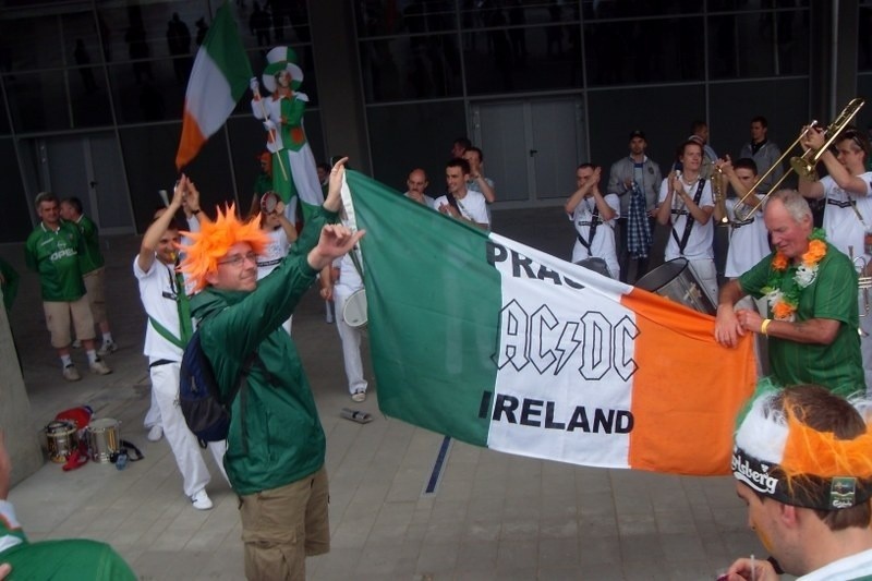 Irlandia-Chorwacja w Poznaniu. Kibice wchodzą na stadion [ZDJĘCIA]