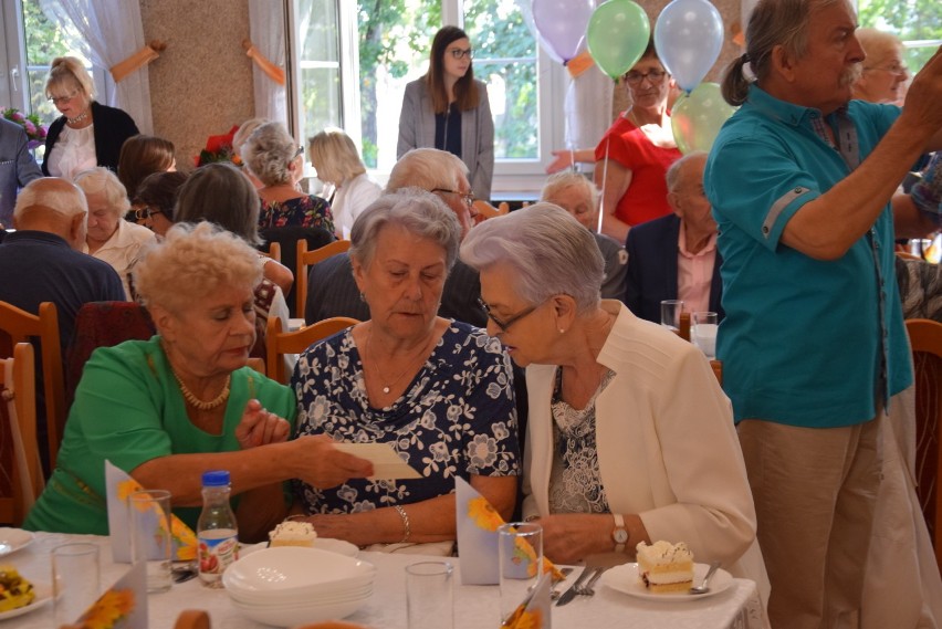 Stargard. Dni Seniora 2018. W Domu Kultury Kolejarza świętowali 80-latkowie 