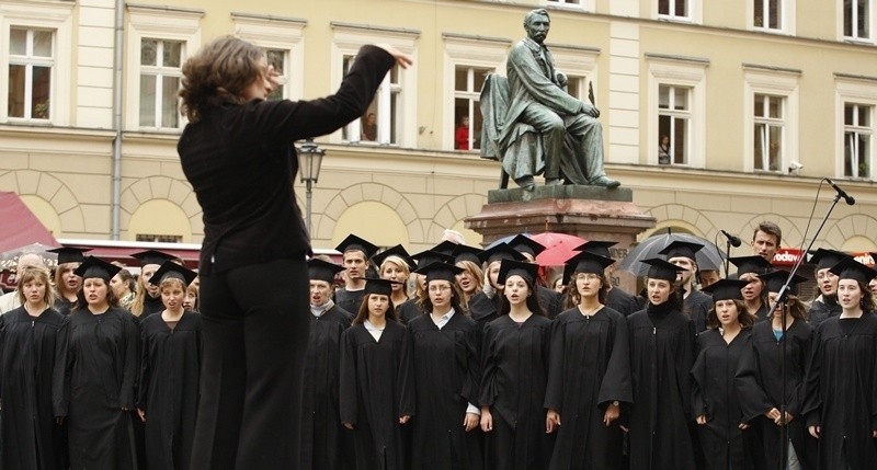 Studenci odśpiewali Gaudeamus