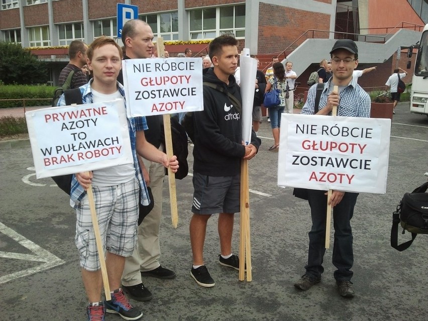 Związkowcy puławskich Azotów protestują w Warszawie (RELACJA, ZDJĘCIA)