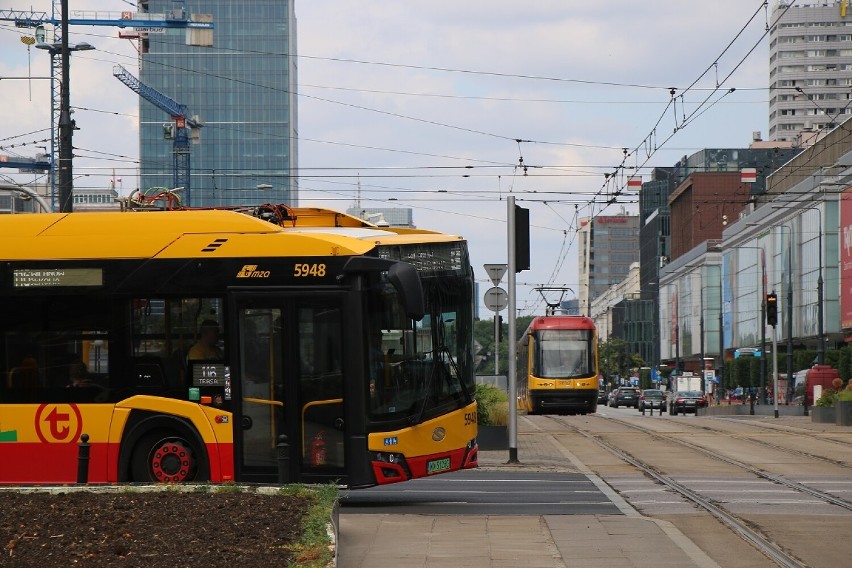 Paraliż komunikacyjny w centrum Warszawy. W weekend zamkną...