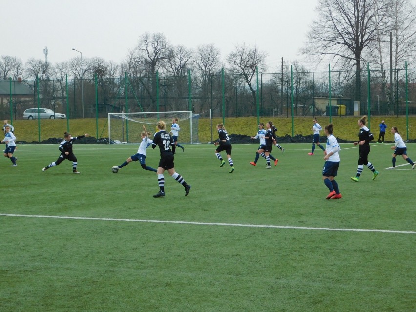 Piłkarki ekstraligowego AZS PWSZ Wałbrzych zremisowały na swoim boisku 0:0 z drużyną AZS UJ Kraków