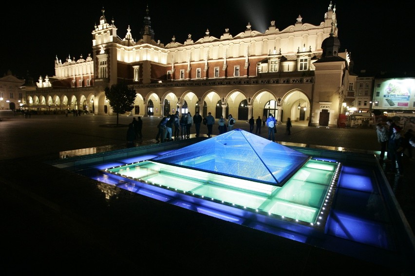 Oświetlenie fontanny w Krakowie (ZDJĘCIA)