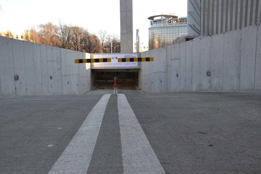 Parking podziemny pod CSK w Lublinie już działa