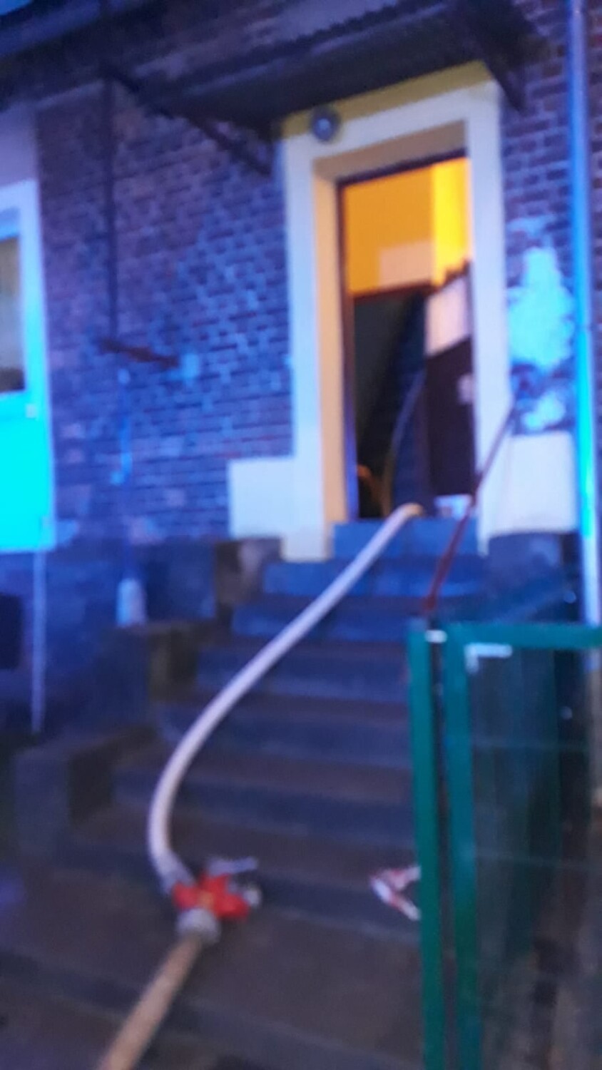 W Karsach doszło do pożaru poddasza w budynku wielorodzinnym