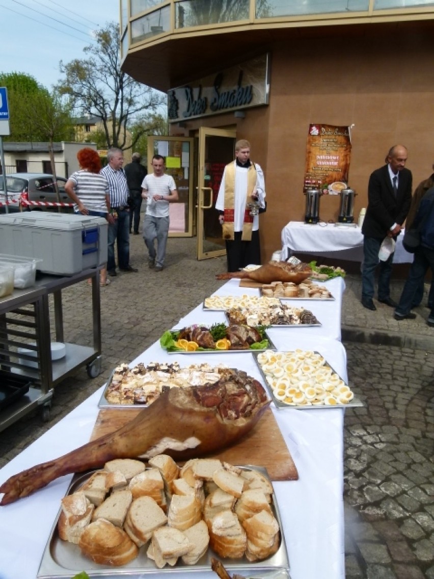 Barszcz biały z jajkiem i modlitwą. Wielkanocne śniadanie w...