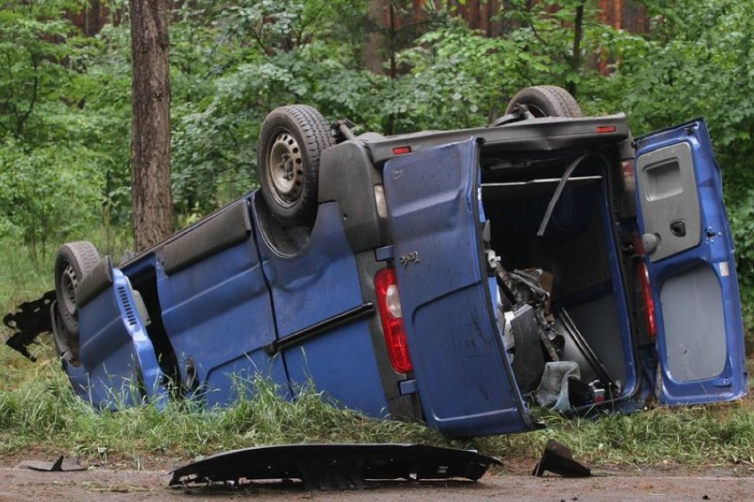 Wypadek na drodze wojewódzkiej nr 305 Wolsztyn - Nowy Tomyśl na odcinku Barłożnia - Błońsko