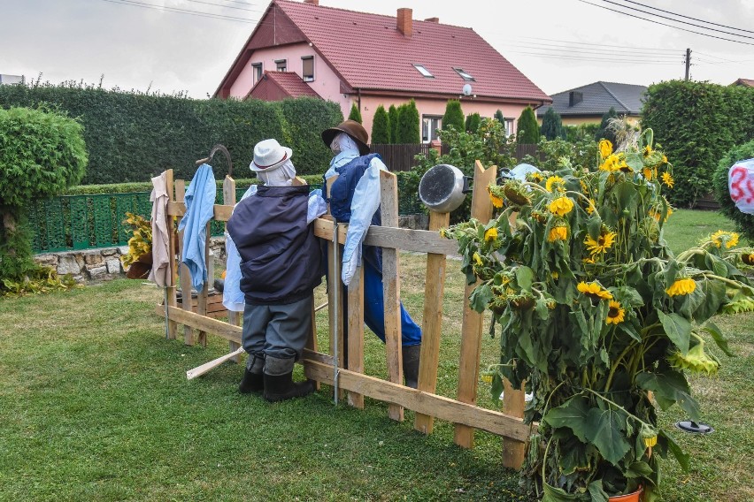 Gm. Ostroróg. Kluczewo gotowe na dożynki. Mieszkańcy pięknie ozdobili wieś! [ZDJĘCIA]