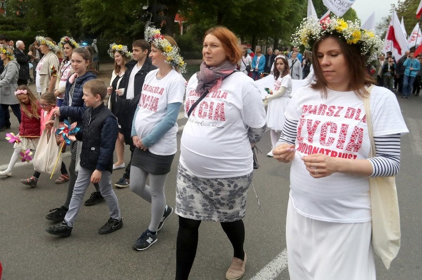 Wizytówkami tegorocznego marszu dla życia były: kolorowe...