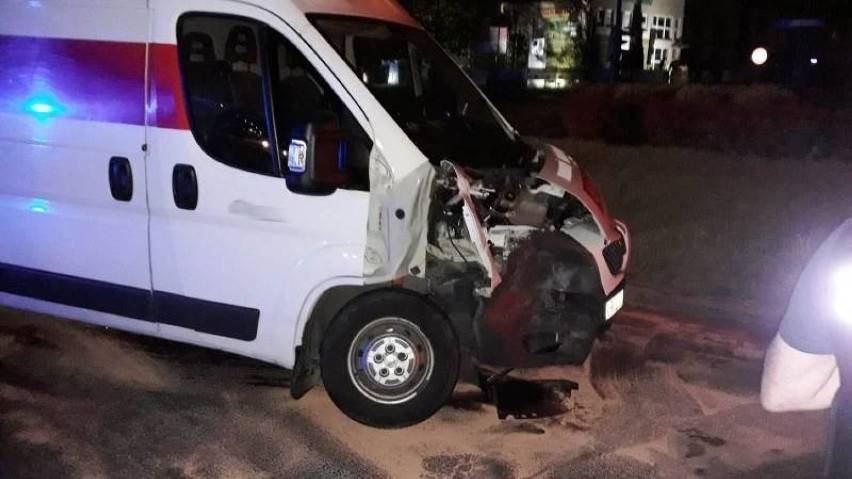 Wypadek Nowy Sącz. Na ul. Kilińskiego zderzyła się osobówka i bus dostawczy [ZDJĘCIA]