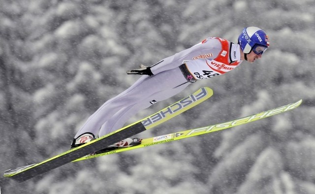 ADAM MAŁYSZ - najbardziej utytułowany polski skoczek narciarski. Na igrzyskach olimpijskich zdobył cztery medale, cztery razy był indywidualnym mistrzem świata, cztery razy zdobył też Puchar Świata.