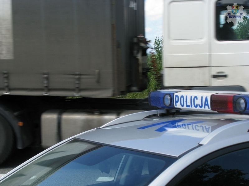 Kontrole ciężarówek i busów przeprowadzali lęborscy policjanci (Zdjęcia, video)