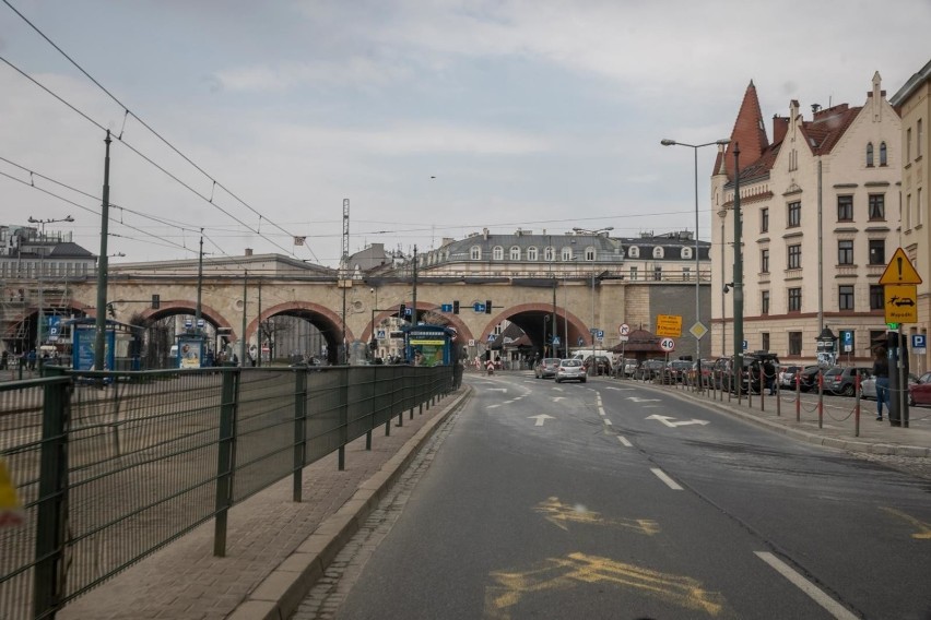 Kraków. Od roku uzgadniają przebudowę wiadukt kolejowy nad ul. Grzegórzecką. Gotowe są estakady między ul. Kopernika i Miodową [ZDJĘCIA]