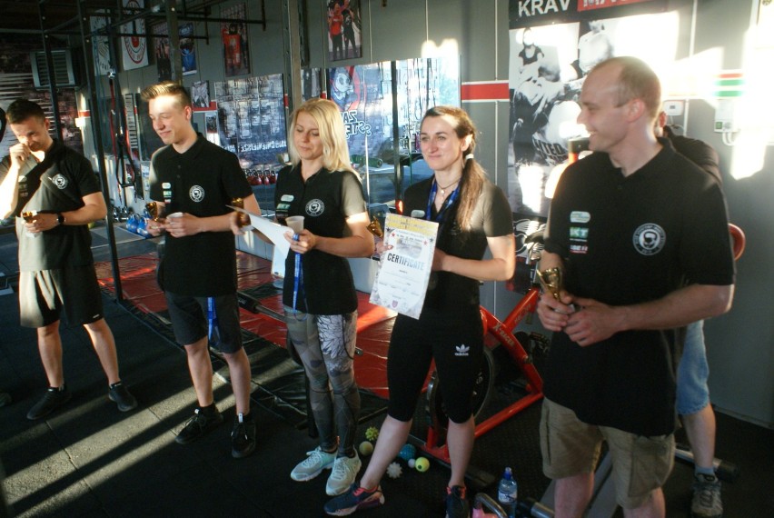 Zawodnicy klubu Ironfit Kalisz zdobyli dziesięć medali na Mistrzostwach Europy Kettlebell Lifting. ZDJĘCIA