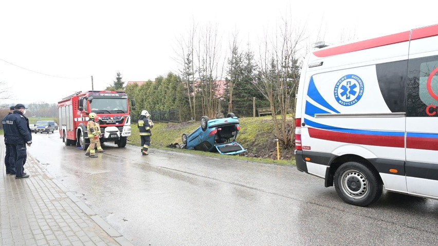 Peugeot dachował w Linowie w powiecie grudziądzkim