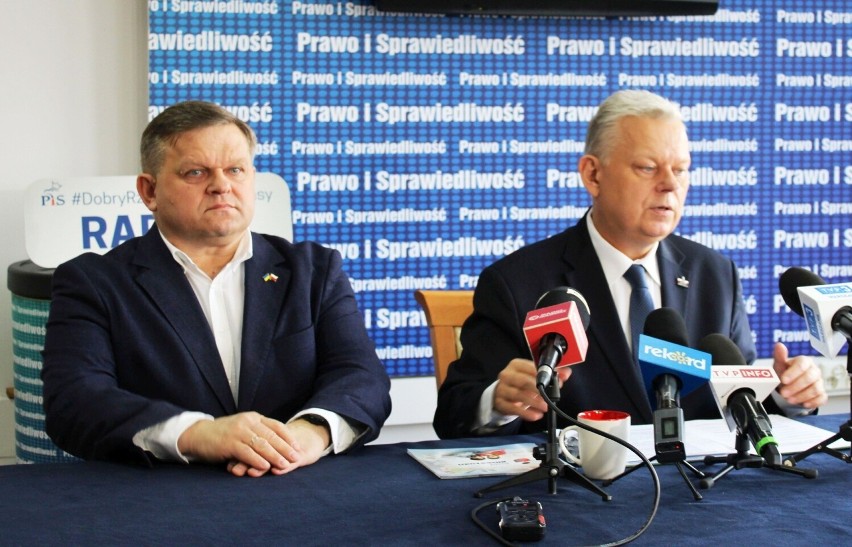 Na zdjęciu od lewej: wiceminister Wojciech Skurkiewicz i...