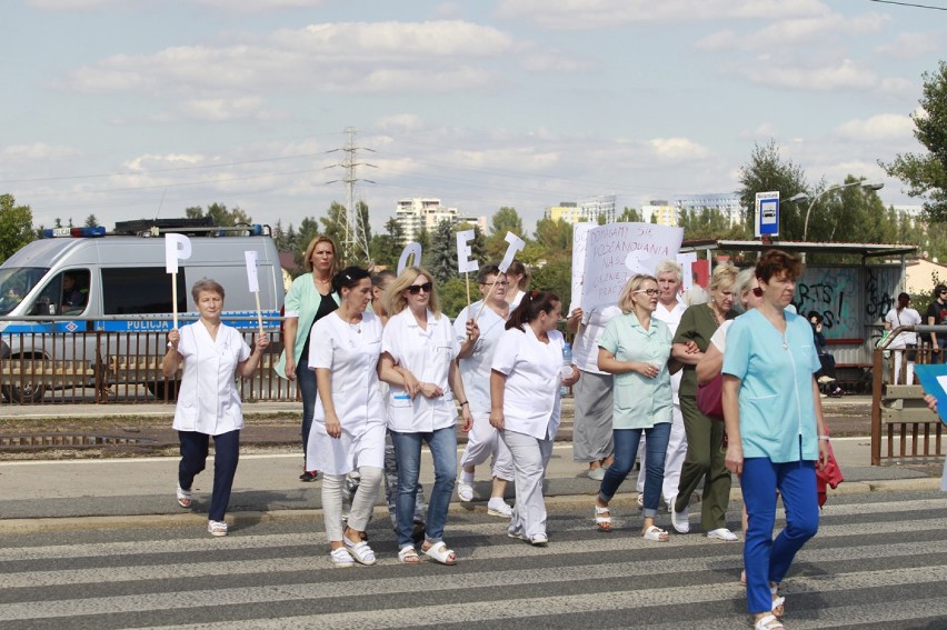 Protest na Przybyszewskiego w Łodzi. Pracownicy Centrum...