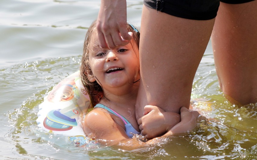 Upały doskwierają także w Grudziądzu. Na Dzikiej Plaży tłumu...